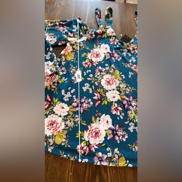 NWT Torrid floral strappy cold shoulder balloon sleeve‎ top 0X - Picture 16 of 16